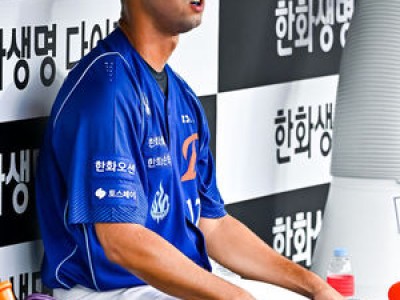 윌켈 에르난데스 한화 첫 등판에서 실수 연타