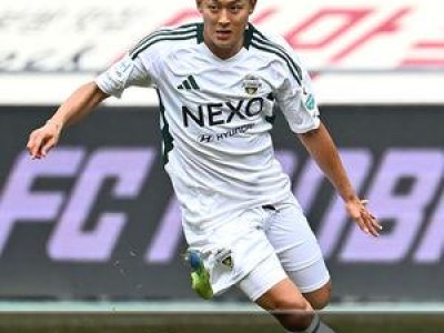 전북 심판 판정에 분노한 팬들 경기장에서 시끌시클