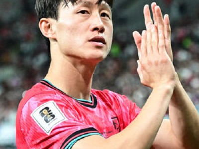 홍명보 감독 브라질에 0대5 패배 후 더 노력해야 한다 말해