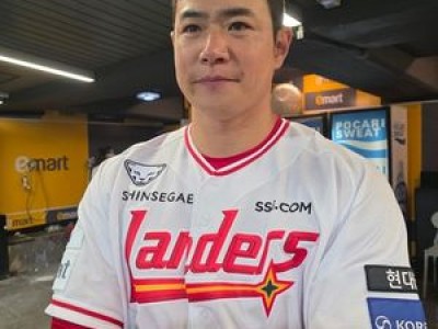 김재환 이적 후 첫 안타 홈런으로 무안타 기록 끝내